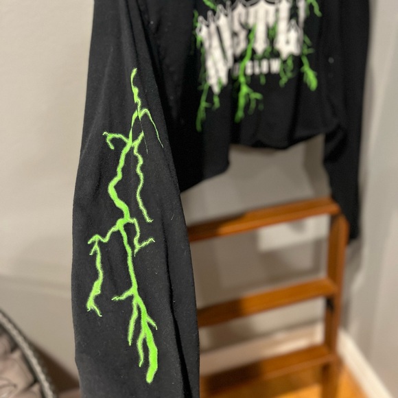 Fashion nova !! Size L , Long Sleeve Crop top. - Picture 3 of 4